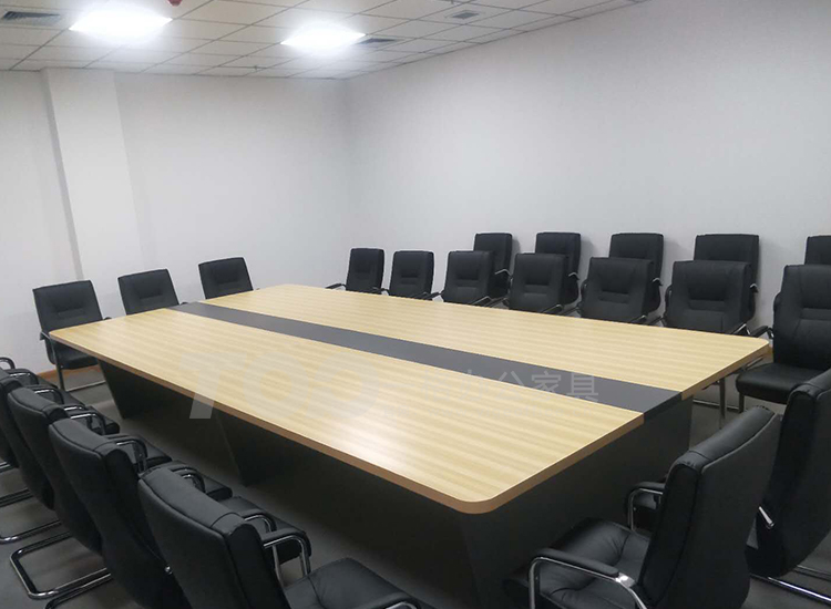 會(huì)議桌真皮會(huì)議椅.jpg